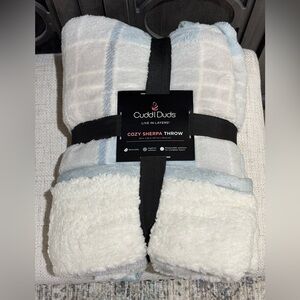 Cuddl Duds Cozy Sherpa Throw - Light Blue and White